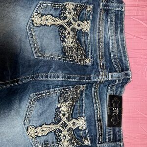 Embroidered Miss Me Capris Size 33
Pr#5
